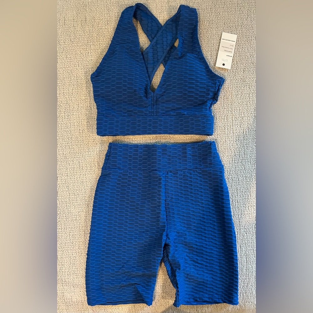 Blue Textured Sports Bra and Shorts Set-Size Small NWT💙